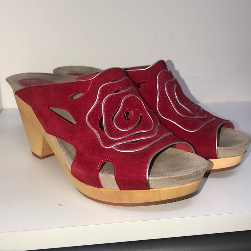 Earthies Red Tropez Clogs EUC Size 10